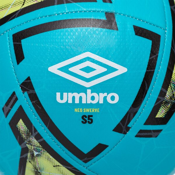 UMBRO PIŁKA NEO SWERVE (21188U-KZZ)