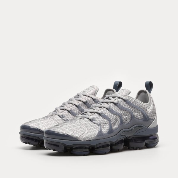 NIKE AIR VAPORMAX PLUS (924453-019)